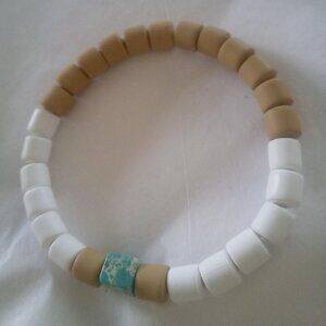 Bracelet...with mini cube shape center bead...7.5" inches